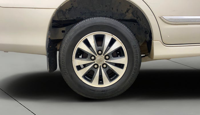 2015 Toyota Innova 2.5 VX 8 STR, Diesel, Manual, 73,050 km, Right Rear Wheel