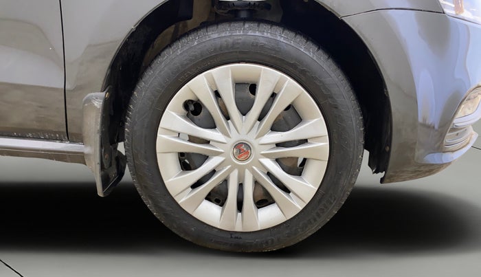 2015 Volkswagen Polo COMFORTLINE 1.2L, Petrol, Manual, 88,060 km, Right Front Wheel