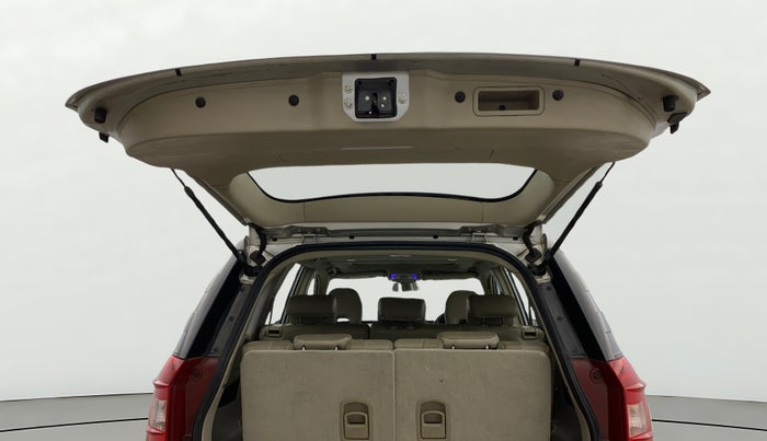 2016 Mahindra XUV500 W10 1.99, Diesel, Manual, 53,060 km, Boot Door Open