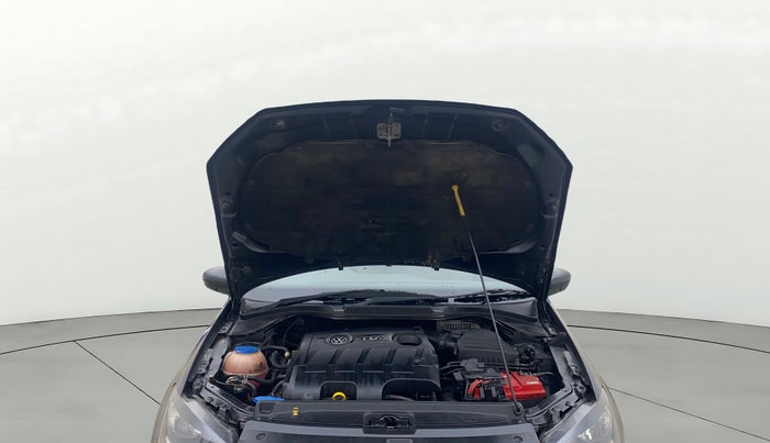 2016 Volkswagen Vento HIGHLINE 1.5 AT, Diesel, Automatic, 1,39,735 km, Open Bonet