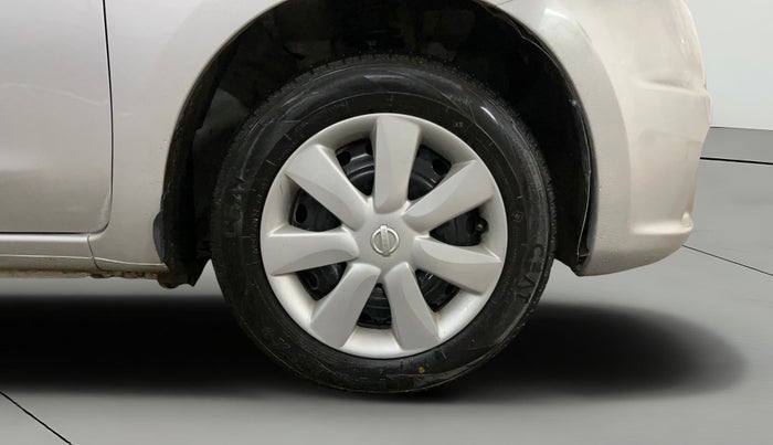 2015 Nissan Micra Active XV, CNG, Manual, 40,083 km, Right Front Wheel