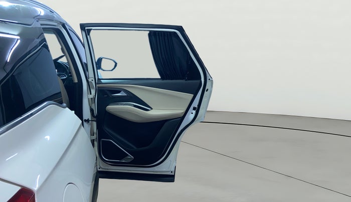 2023 MG HECTOR SHARP PRO 1.5 PETROL TURBO CVT PETROL, Petrol, Automatic, 35,895 km, RHS Rear Door