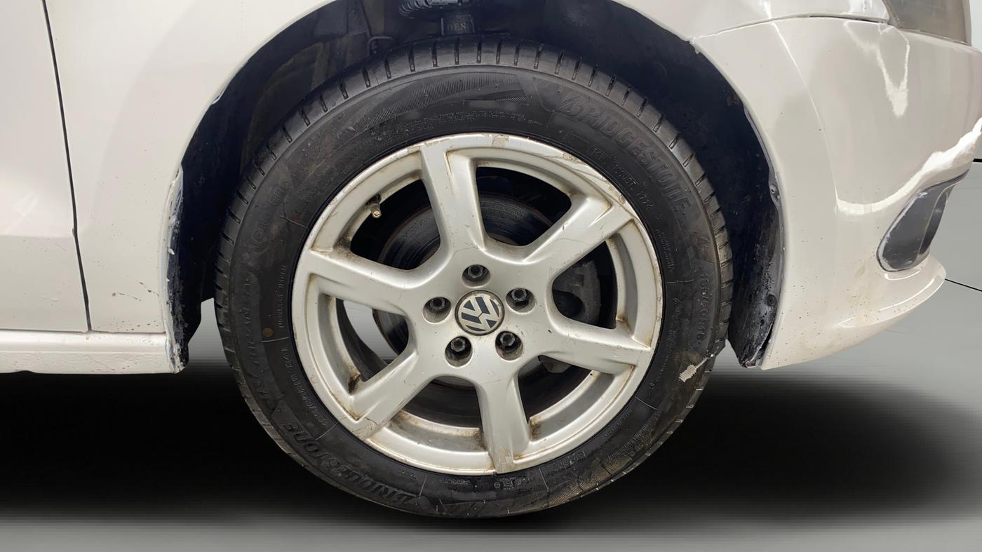 2015 Volkswagen Vento HIGHLINE DIESEL 1.5, Diesel, Manual, 1,04,079 km, Right Front Wheel