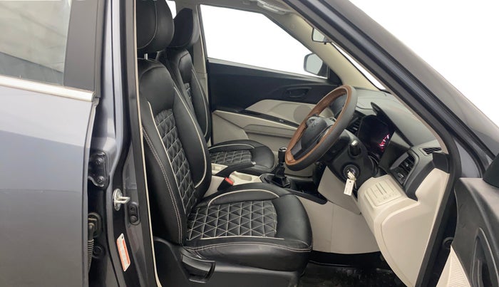2022 Mahindra XUV300 W6 1.2 PETROL, Petrol, Manual, 18,846 km, Right Side Front Door Cabin