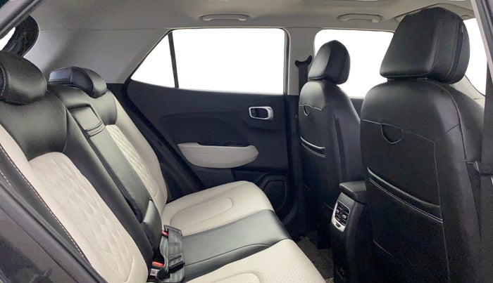 2022 Hyundai VENUE SX 1.2 PETROL, Petrol, Manual, 33,192 km, Right Side Rear Door Cabin