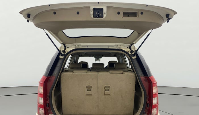 2017 Mahindra XUV500 W10 AT, Diesel, Automatic, 76,548 km, Boot Door Open