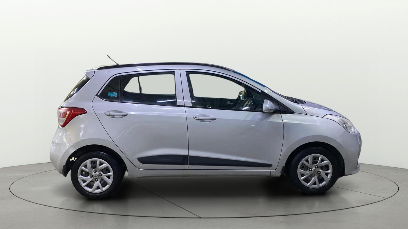 2017 Hyundai Grand i10 SPORTZ (O) 1.2 KAPPA VTVT, Petrol, Manual, 25,322 km, Right Side View