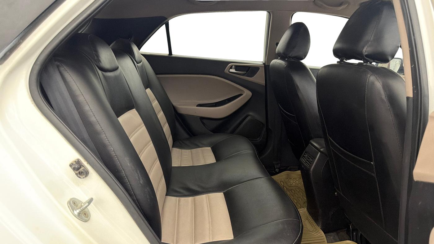 2015 Hyundai Elite i20 MAGNA 1.2, Petrol, Manual, 48,802 km, Right Side Rear Door Cabin