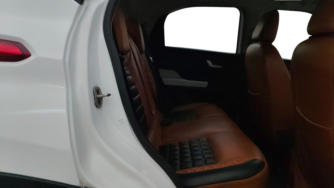 2021 Tata PUNCH CREATIVE IRA 1.2 RTN DUAL TONE, Petrol, Manual, 89,024 km, Right Side Rear Door Cabin