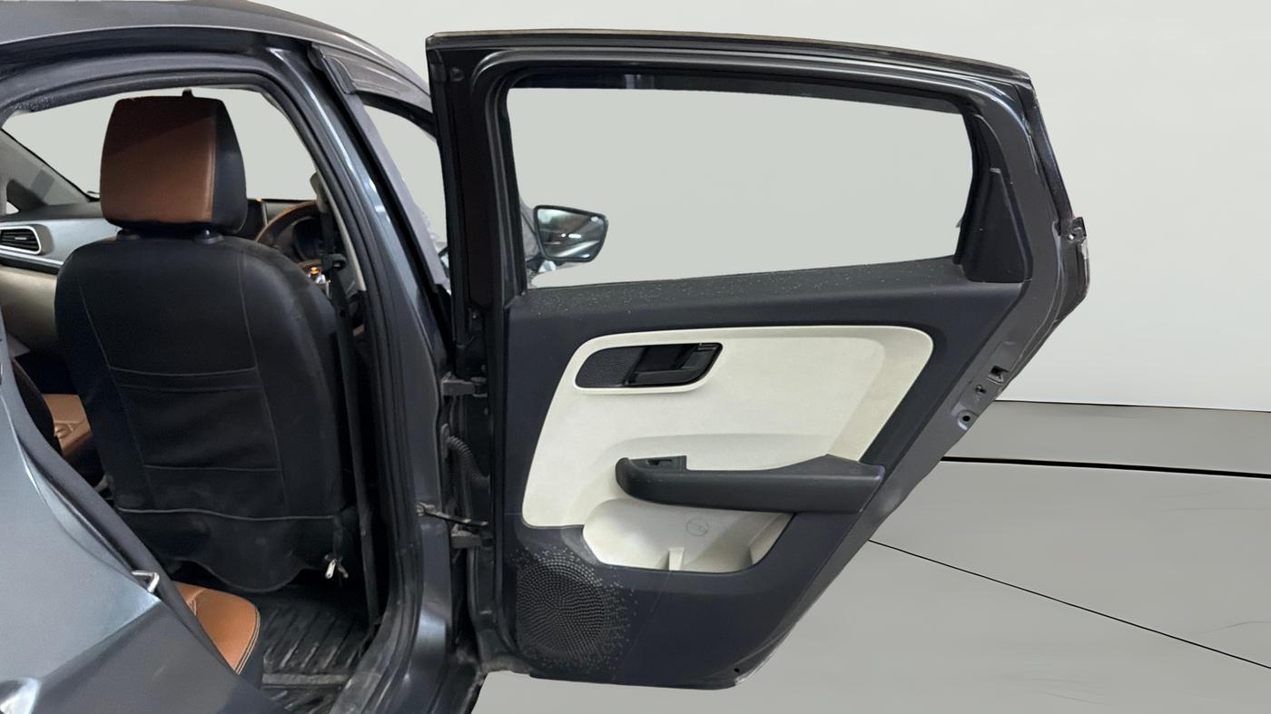 2022 Tata ALTROZ XM PLUS PETROL, CNG, Manual, 53,551 km, RHS Rear Door