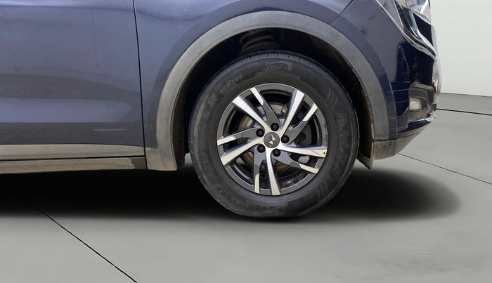 2022 Mahindra XUV700 AX 5 P AT 5 STR, Petrol, Automatic, 32,275 km, Right Front Wheel