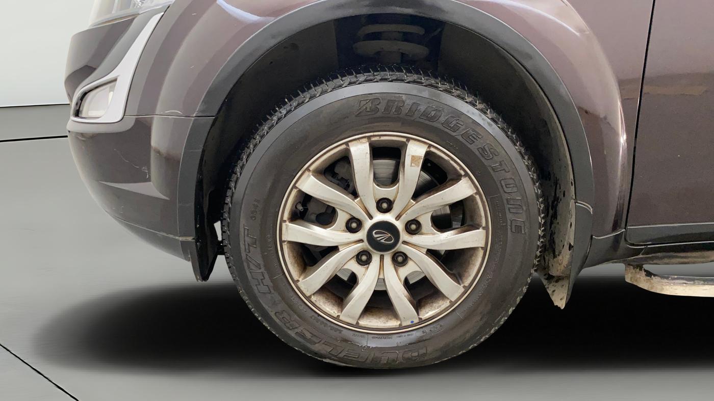 2018 Mahindra XUV500 W10 AT, Diesel, Automatic, 99,702 km, Left Front Wheel