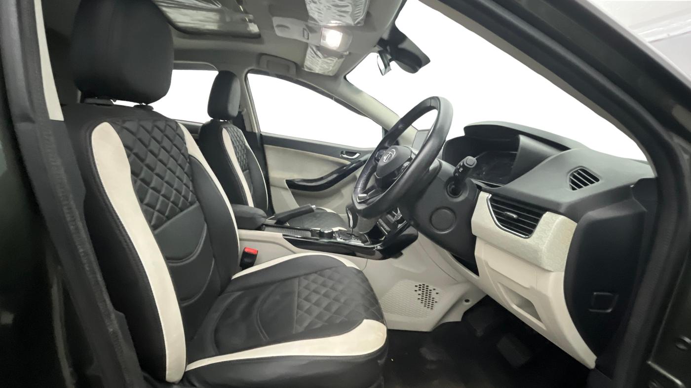 2022 Tata NEXON XZA PLUS SUNROOF PETROL, Petrol, Automatic, 29,069 km, Right Side Front Door Cabin