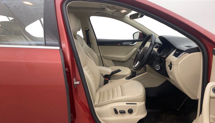 2017 Skoda Octavia STYLE PLUS AT 1.8 TSI, Petrol, Automatic, 1,14,712 km, Right Side Front Door Cabin