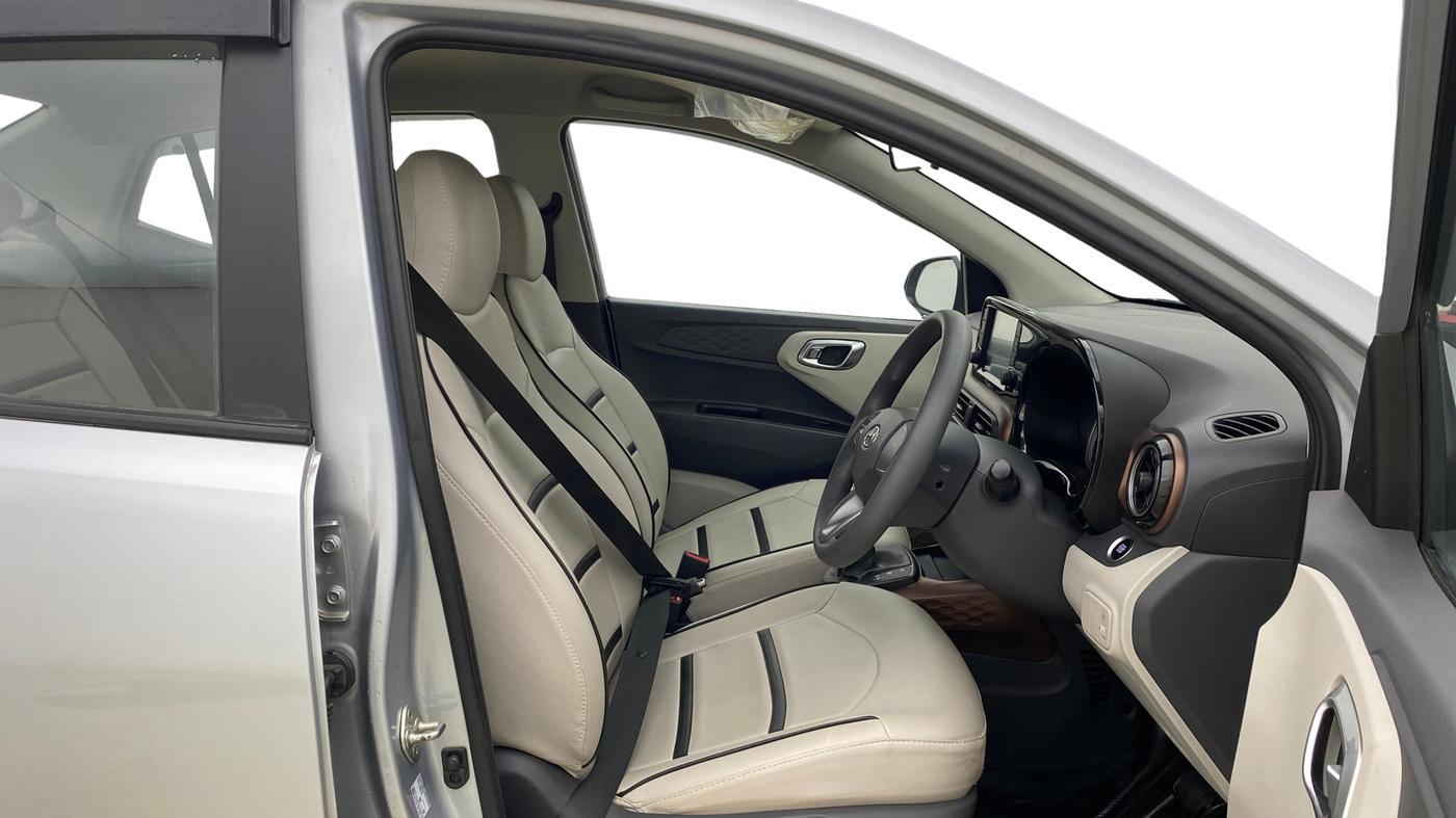 2022 Hyundai AURA SX PLUS 1.2 AMT, Petrol, Automatic, 29,897 km, Right Side Front Door Cabin