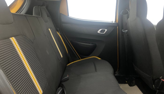 2022 Renault Kwid CLIMBER 1.0 AMT Dual Tone , Petrol, Automatic, 25,418 km, Right Side Rear Door Cabin