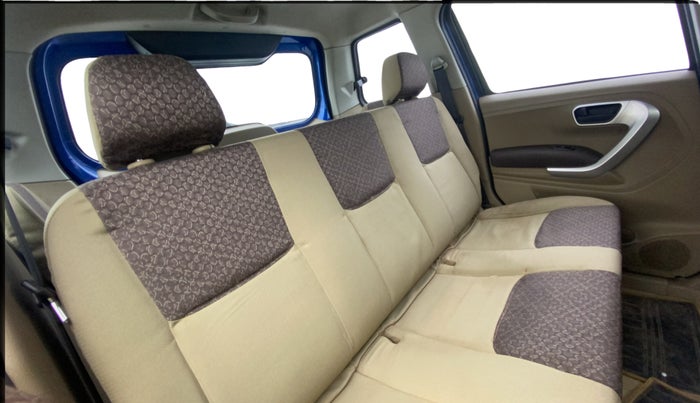 2016 Mahindra TUV300 T8, Diesel, Manual, 89,304 km, Right Side Rear Door Cabin