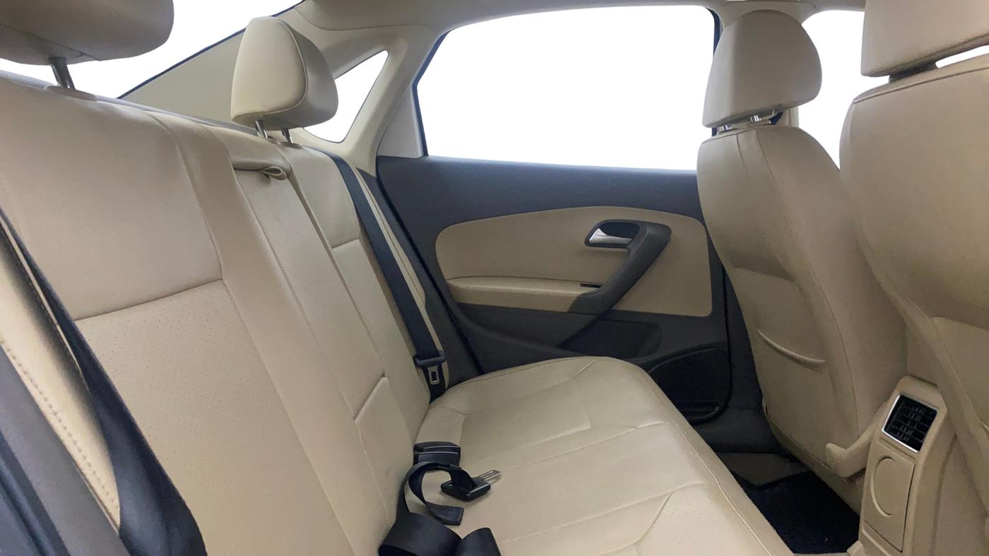 2016 Volkswagen Vento HIGHLINE 1.6 MPI, Petrol, Manual, 29,541 km, Right Side Rear Door Cabin
