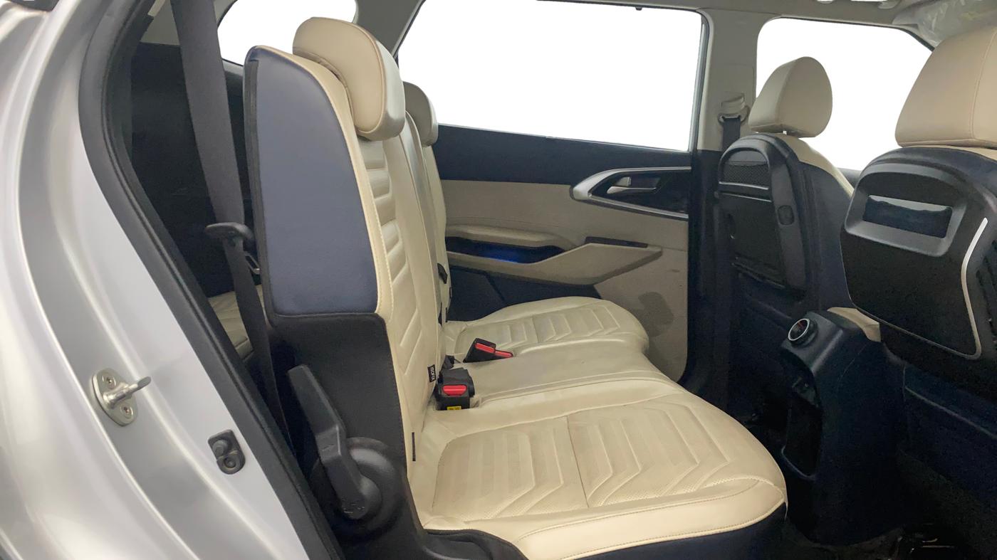 2022 KIA CARENS LUXURY PLUS 1.4 PETROL 7 STR, Petrol, Manual, 29,070 km, Right Side Rear Door Cabin