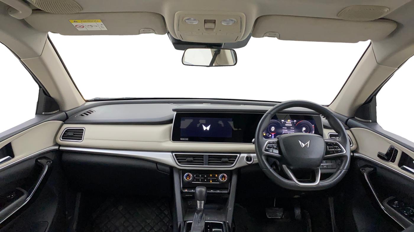 2021 Mahindra XUV700 AX 7 LUXURY P AT 7 STR, Petrol, Automatic, 73,781 km, Dashboard