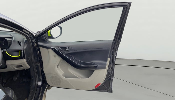 2018 Tata NEXON KRAZ MT PETROL, Petrol, Manual, 57,417 km, RHS Front Door