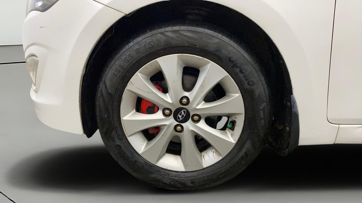 2015 Hyundai Verna FLUIDIC 4S 1.6 VTVT S, CNG, Manual, 71,680 km, Left Front Wheel