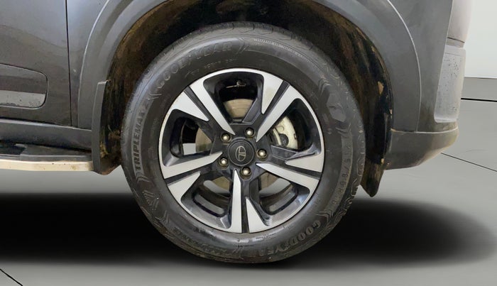 2024 Tata NEXON Creative 1.5 Revotorq 6MT Dark Edition, Diesel, Manual, 20,886 km, Right Front Wheel