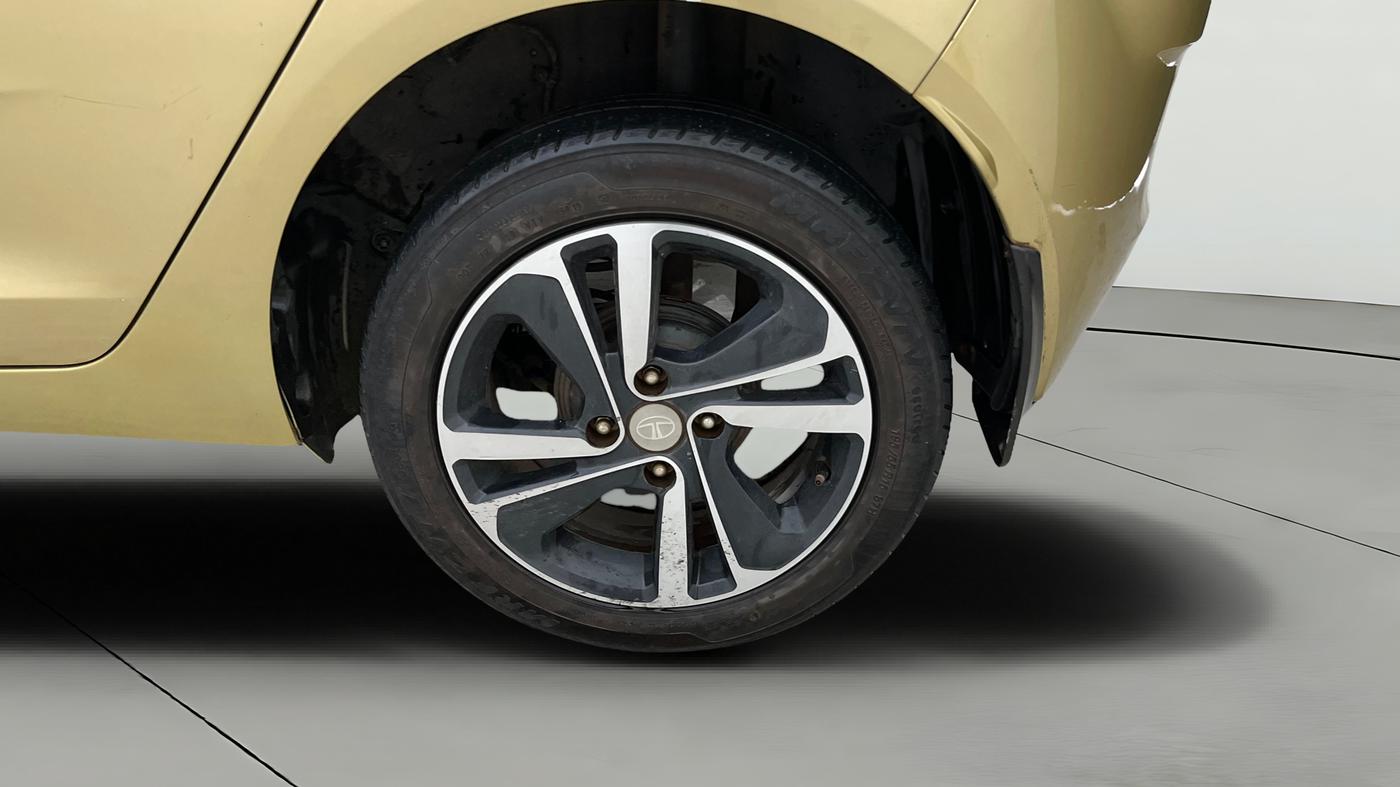 2020 Tata ALTROZ XZ PETROL, Petrol, Manual, 43,742 km, Left Rear Wheel