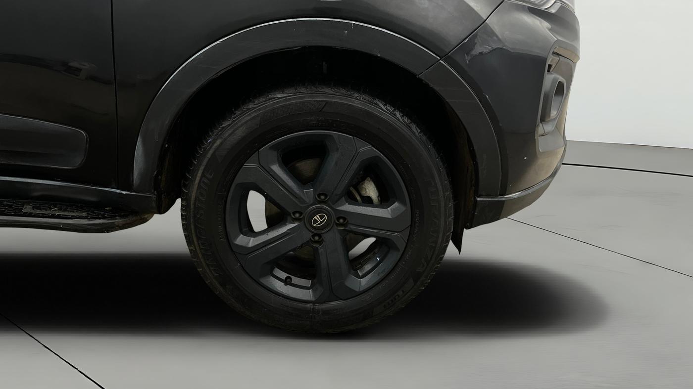 2022 Tata NEXON XZA PLUS PETROL DARK EDITION, CNG, Automatic, 67,935 km, Right Front Wheel