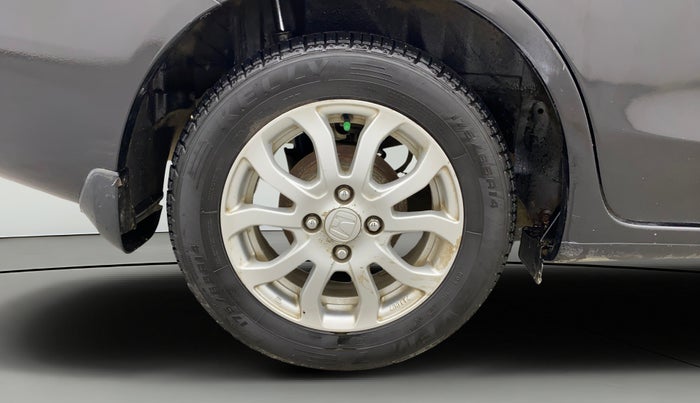 2014 Honda Amaze 1.2L I-VTEC VX AT, Petrol, Automatic, 1,03,983 km, Right Rear Wheel