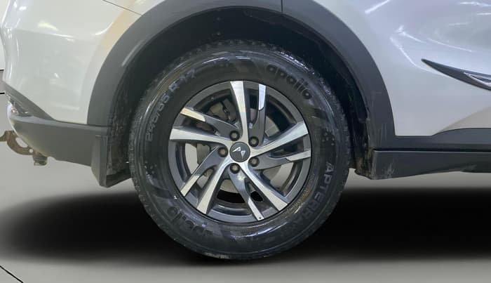 2022 Mahindra XUV700 AX 5 P MT 7 STR, Petrol, Manual, 66,407 km, Right Rear Wheel