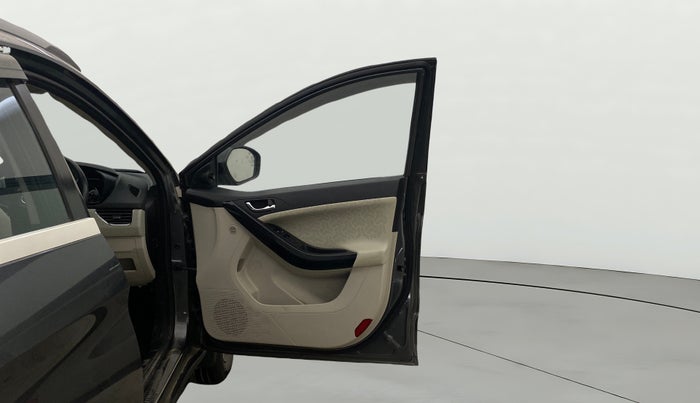 2023 Tata NEXON XZA PLUS LUXURY SUNROOF PETROL, Petrol, Automatic, 90,086 km, RHS Front Door