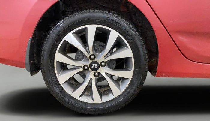 2015 Hyundai Verna FLUIDIC 4S 1.6 VTVT S(O), Petrol, Manual, 42,595 km, Right Rear Wheel