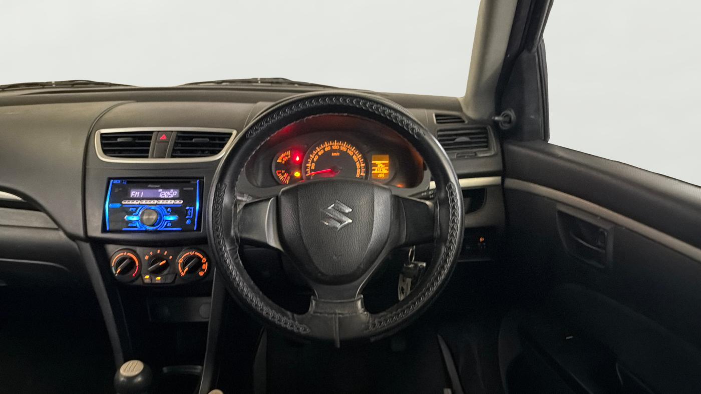 2015 Maruti Swift LXI (O), Petrol, Manual, 67,371 km, Steering Wheel Close Up