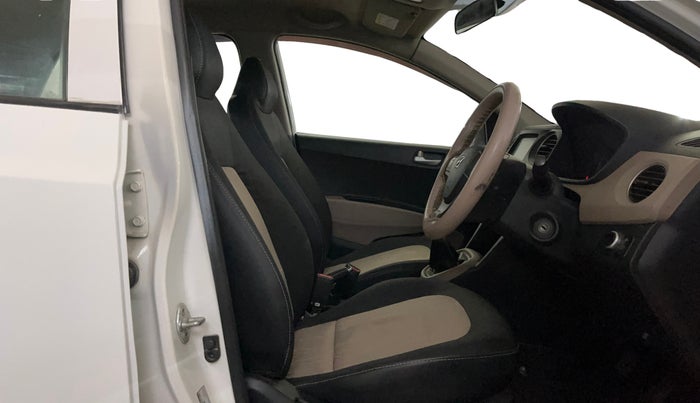 2017 Hyundai Grand i10 SPORTZ (O) 1.2 KAPPA VTVT, CNG, Manual, 86,122 km, Right Side Front Door Cabin