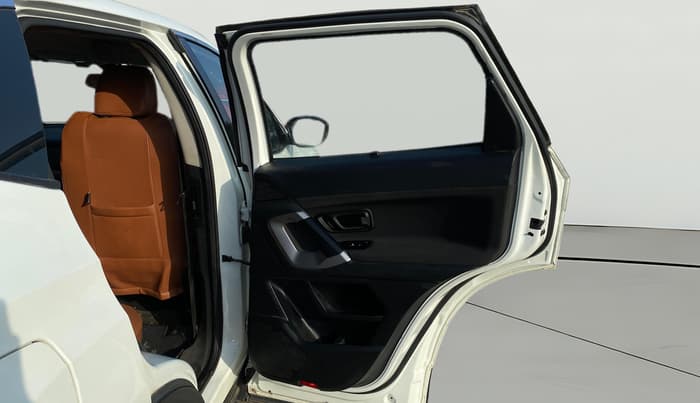 2021 Tata Harrier XMA 2.0L KRYOTEC, Diesel, Automatic, 93,588 km, RHS Rear Door