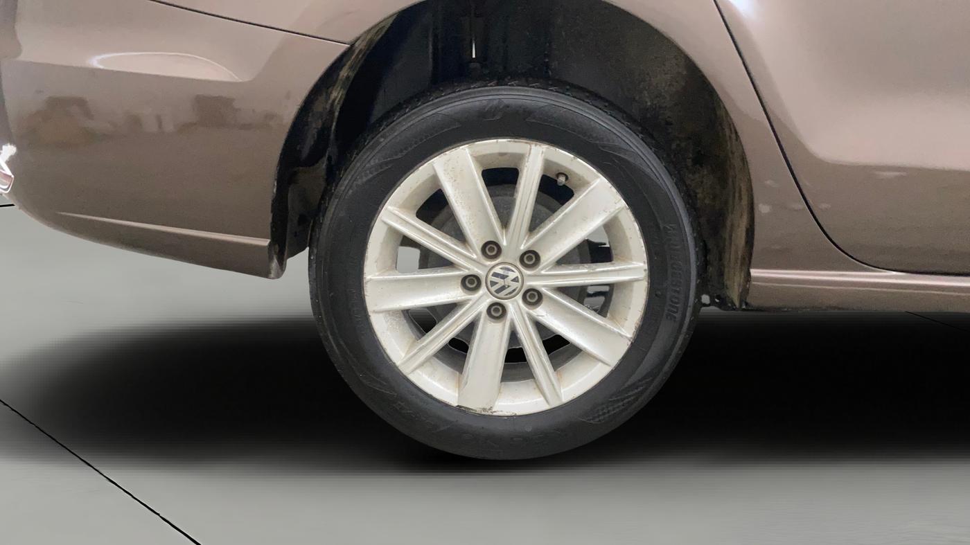 2016 Volkswagen Vento HIGHLINE PETROL AT, Petrol, Automatic, 1,21,926 km, Right Rear Wheel