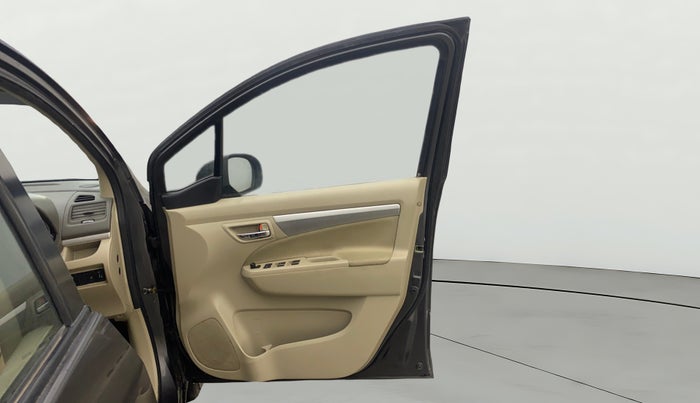 2017 Maruti Ertiga VXI AT, Petrol, Automatic, 68,718 km, RHS Front Door