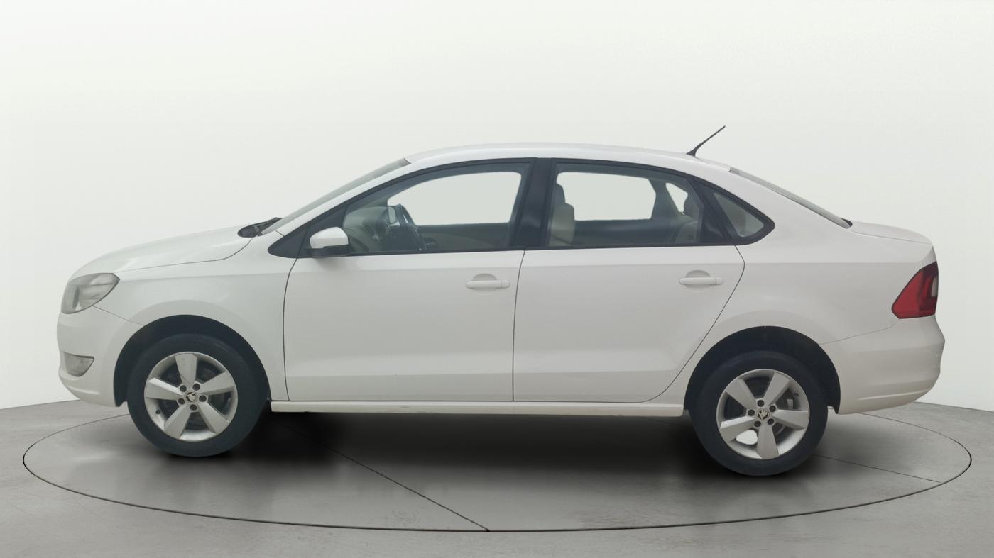2016 Skoda Rapid 1.6 MPI STYLE PLUS, Petrol, Manual, 1,16,355 km, Left Side