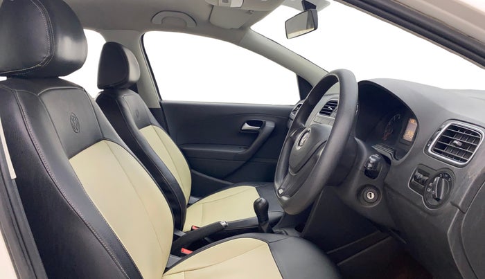 2017 Volkswagen Polo COMFORTLINE 1.2L, Petrol, Manual, 82,094 km, Right Side Front Door Cabin