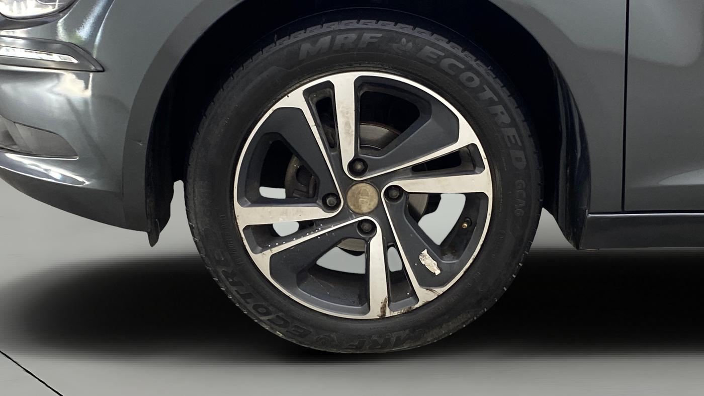 2024 Tata ALTROZ XZ PETROL, Petrol, Manual, 44,415 km, Left Front Wheel