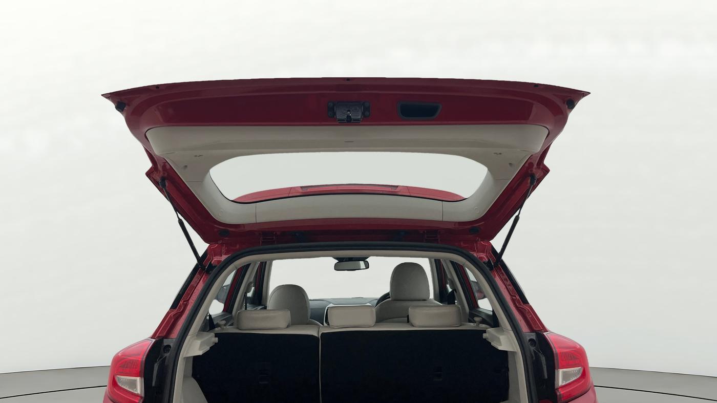 2023 Mahindra XUV300 W8 (O) 1.2 PETROL AMT, Petrol, Automatic, 9,410 km, Boot Door Open