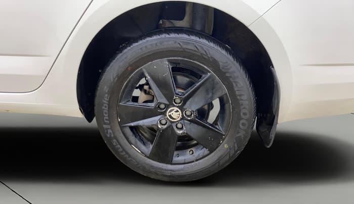 2017 Skoda Octavia AMBITION PLUS AT 1.8 TSI, Petrol, Automatic, 64,017 km, Left Rear Wheel