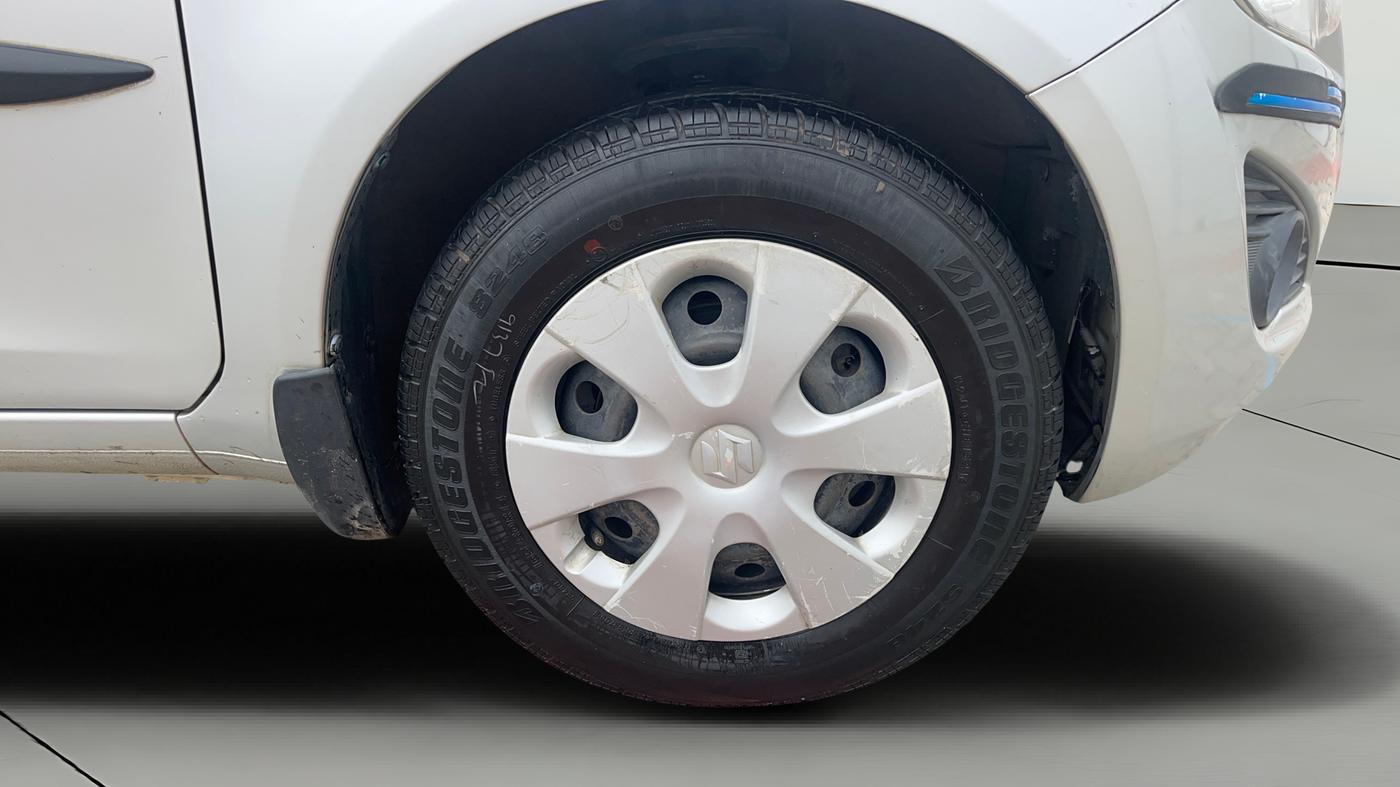 2014 Maruti Ritz VXI, Petrol, Manual, 73,204 km, Right Front Wheel