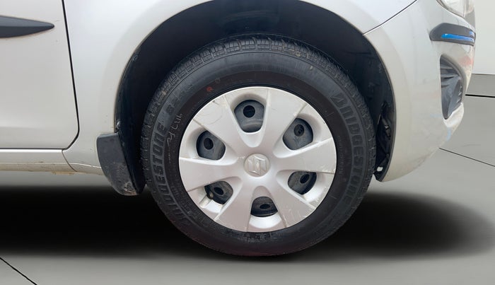 2014 Maruti Ritz VXI, Petrol, Manual, 73,204 km, Right Front Wheel