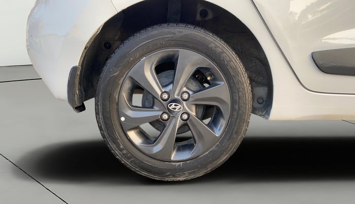 2018 Hyundai Grand i10 SPORTZ 1.2 KAPPA VTVT DUAL TONE, Petrol, Manual, 1,19,801 km, Right Rear Wheel