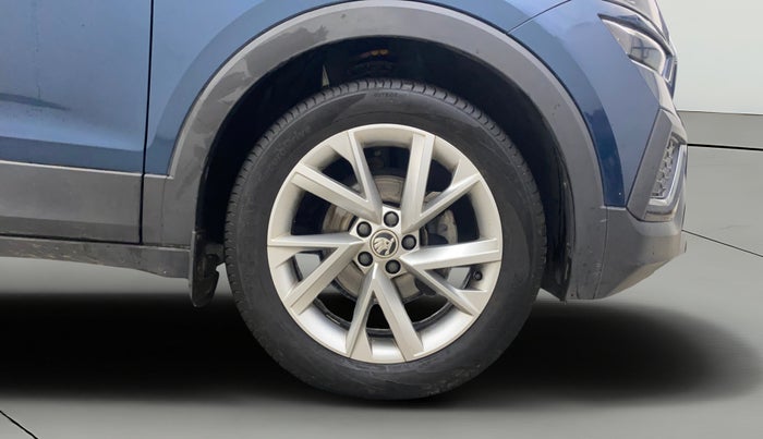 2024 Skoda KUSHAQ STYLE 1.0L TSI MT, Petrol, Manual, 17,862 km, Right Front Wheel