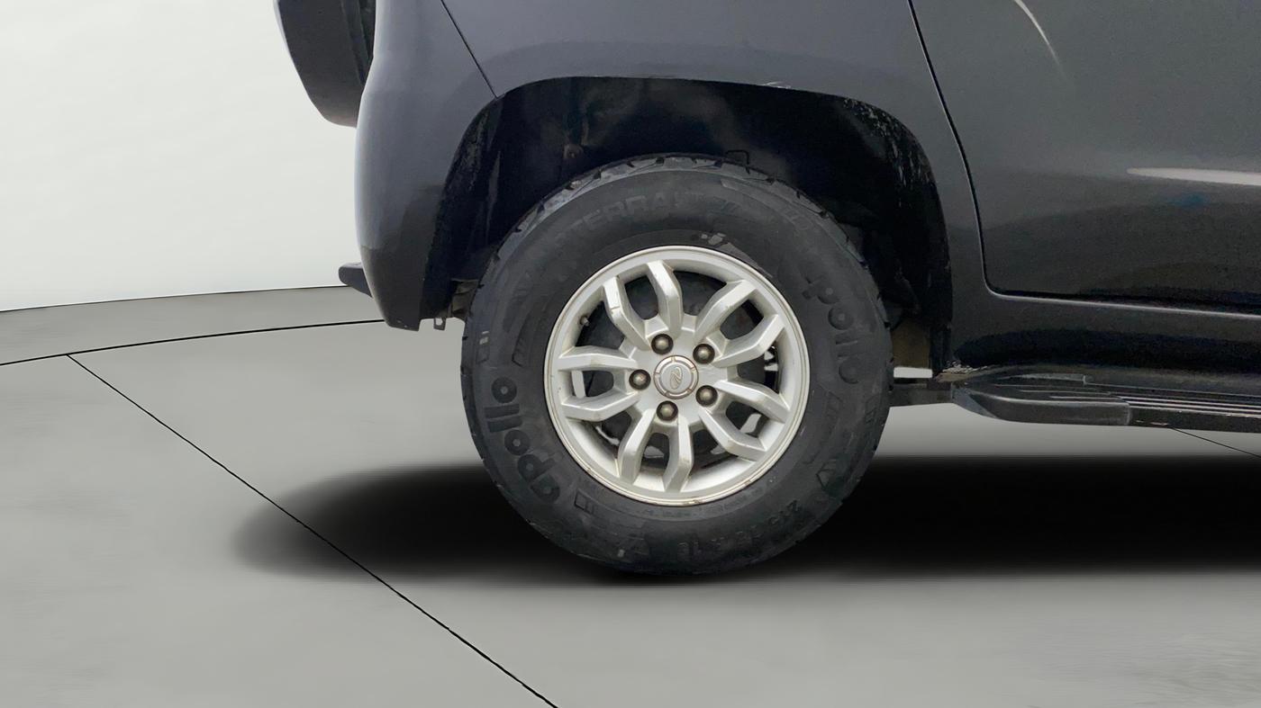 2016 Mahindra TUV300 T8, Diesel, Manual, 1,26,142 km, Right Rear Wheel