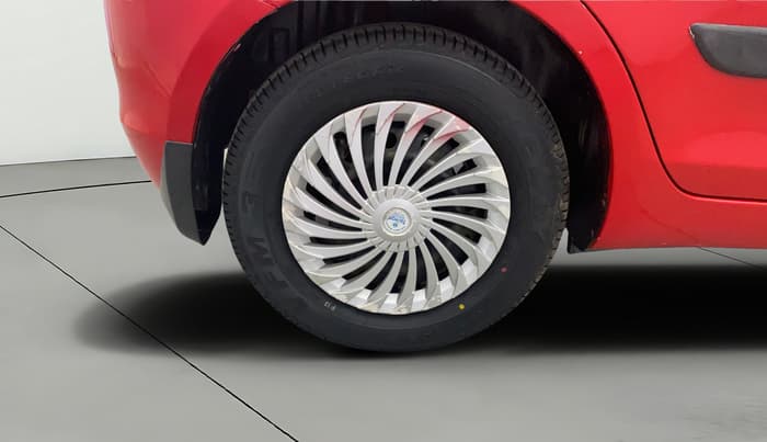 2016 Maruti Swift VXI, CNG, Manual, 94,818 km, Right Rear Wheel