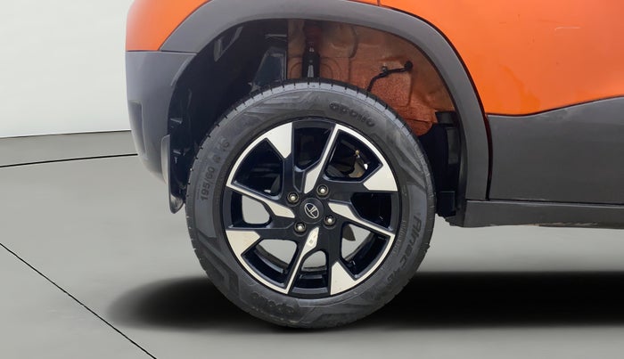 2024 Tata PUNCH CREATIVE  1.2 RTN DUAL TONE, Petrol, Manual, 8,011 km, Right Rear Wheel